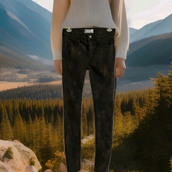 Free People Denim - Free People Printed Denim Golden Floral Waist 25 In Stylish Black Women's Jeans